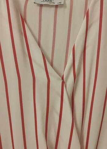 Beyaz Kırmızı Çizgili V Yaka Kadın Gömlek - Görsel 2