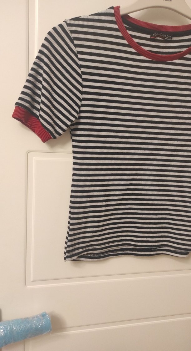 Gri Çizgili Kadın Kısa Kollu Tişört - Görsel 2