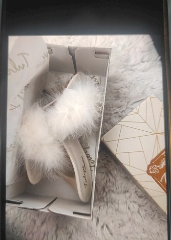 Beyaz Tüylü Stiletto Topuklu Kadın Terlik - Görsel 5