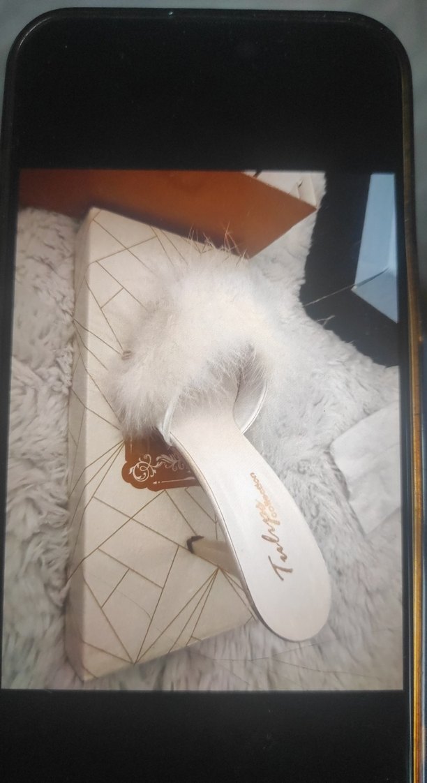 Beyaz Tüylü Stiletto Topuklu Kadın Terlik - Görsel 3