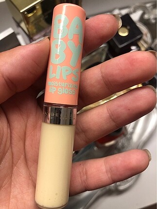 Maybelline Nude Dudak Parlaticisi