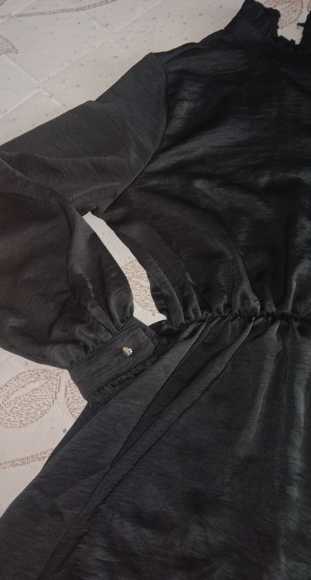 Siyah Uzun Kollu Fırfırlı Uzun Elbise - Görsel 2