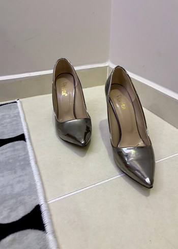 Gri Parlak Stiletto Topuklu Kadın Ayakkabı - Görsel 2