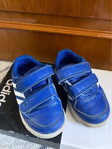 Adidas spor ayakkabı