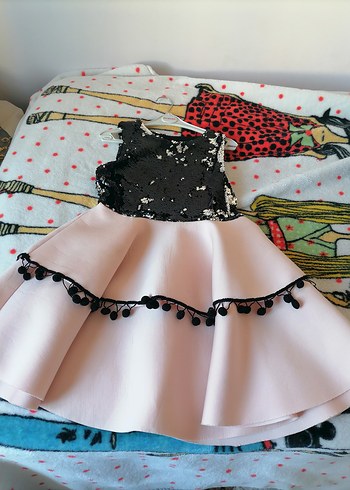 Pullu Siyah Üst ve Pembe Etekli Kız Elbisesi - Görsel 3