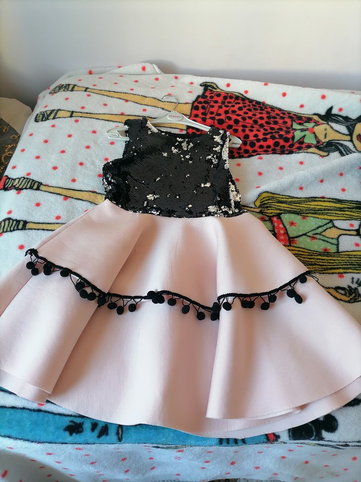 Pullu Siyah Üst ve Pembe Etekli Kız Elbisesi - Görsel 3