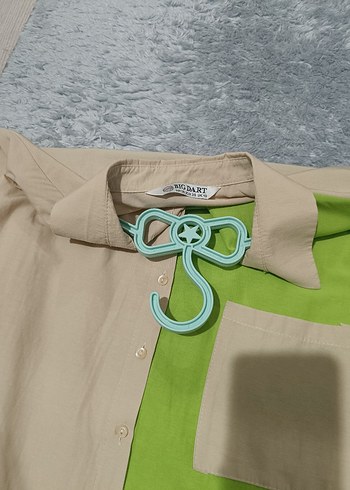 Bej Renkli Uzun Kollu Düğmeli Kadın Gömlek - Görsel 2