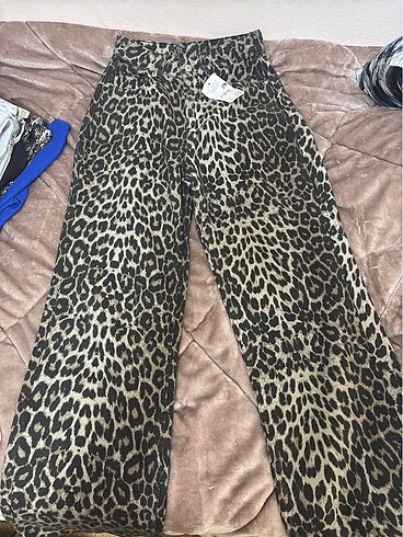 Leoparlı bol paça pantolon
