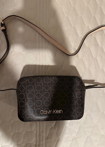  Beden Calvin Klein Kahverengi Deri Çapraz Camera Çanta