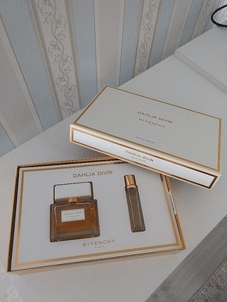 Givenchy Dahlia Divin EDP Set 