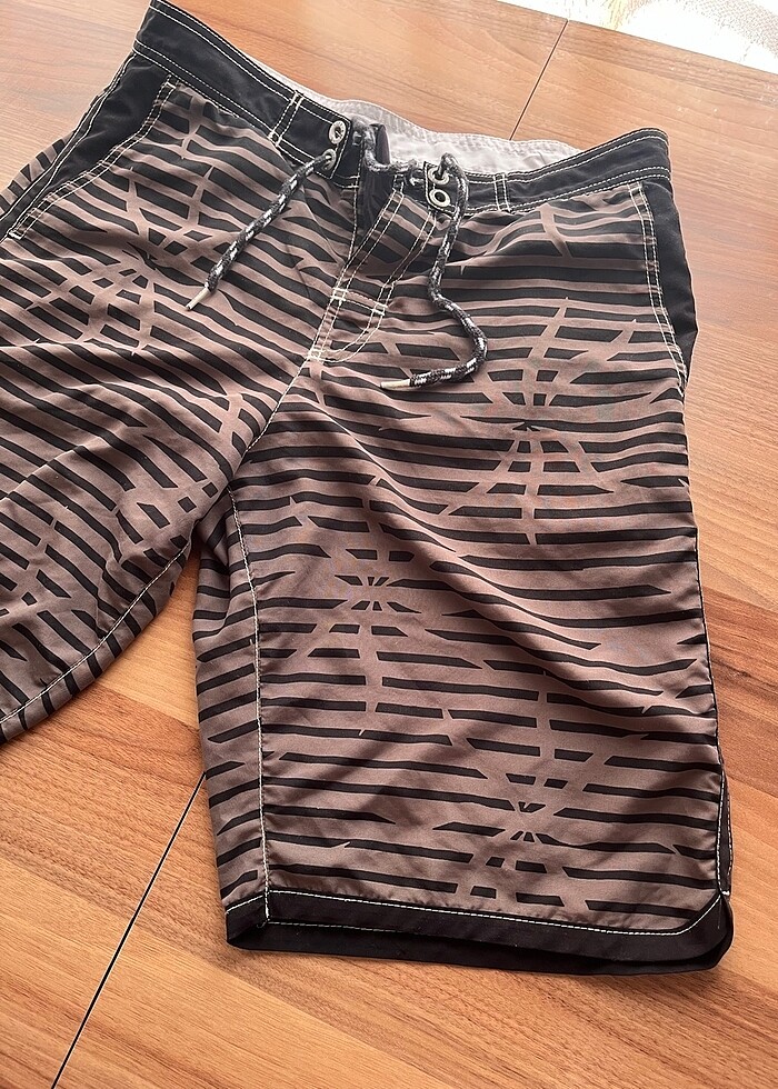 LC Waikiki deniz şortu - Görsel 3