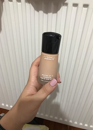 Mac mineralize moisture Spf 15 Foundation Nc 20