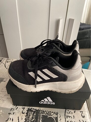 28 Beden Adidas spor ayakkabı 28.5 no