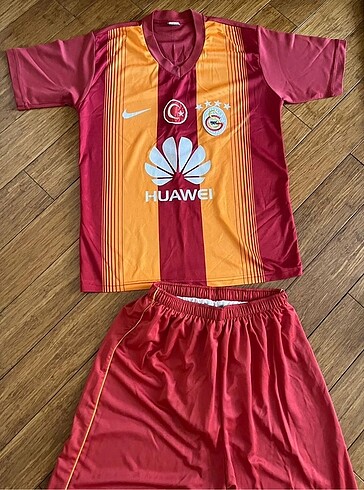 Galatasaray Forması Takımı (Şort+Tshirt)