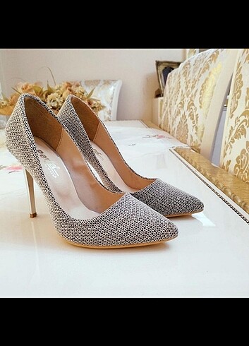 Gümüş tel işlemeli klasik tarz ayakkabı stiletto