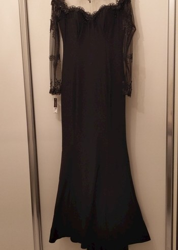 Uzun Kollu Siyah Nakışlı Gotik Abiye Elbise