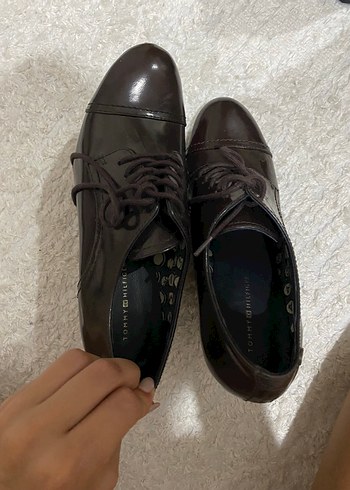 Tommy Hilfiger Kahverengi Deri Kadın Gizli Topuk Oxford Ayakkabı