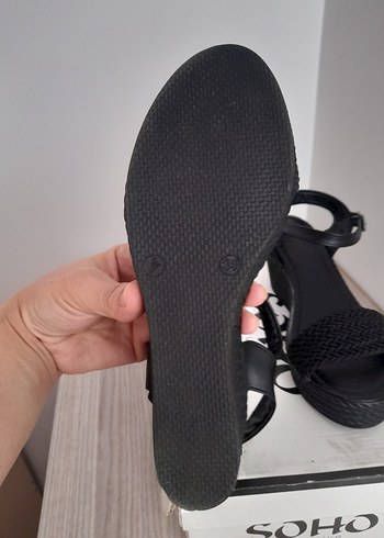 39 Beden SOHO Siyah Yılan Desenli Dolgu Topuklu Sandalet