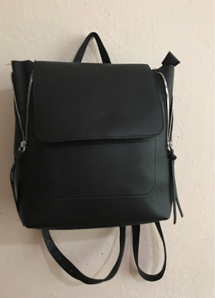 Stradivarius Siyah sırt cantası