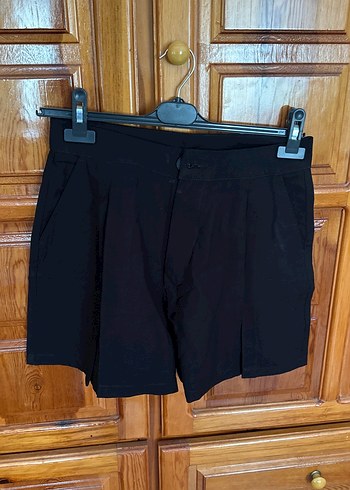 Siyah Kemerli Mini Şort