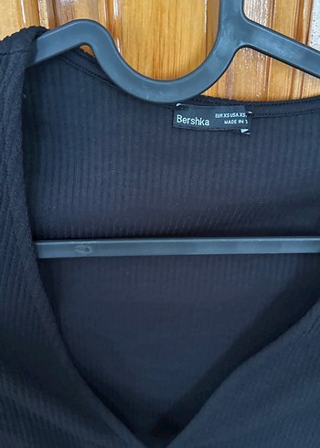 Bershka Kısa Siyah V Yakalı Kadın Bluz