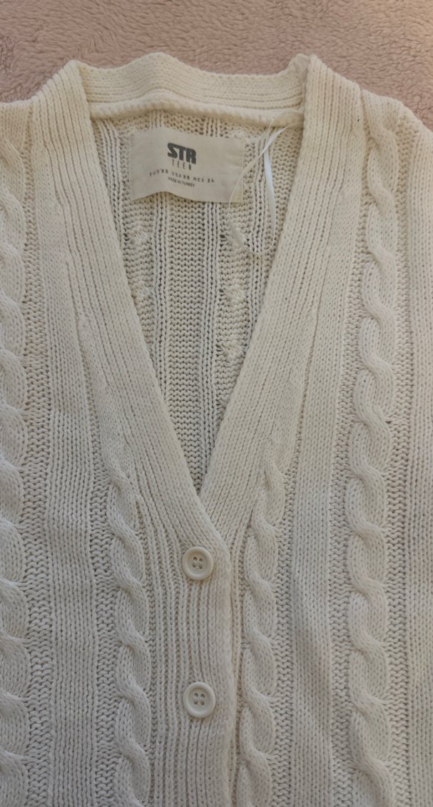 Beyaz Örgü Düğmeli V Yaka Kadın Süveter - Görsel 2