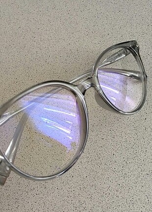 Transparan gri gözlük