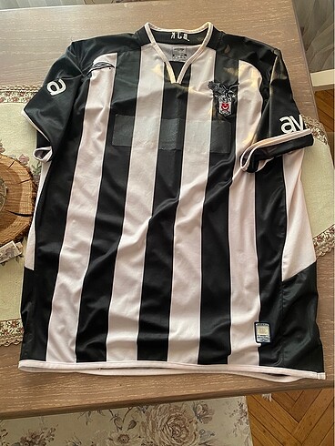Kartal yuvası BJK forma