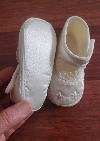 Nakışlı Fırfırlı Beyaz Bebek İlk Adım Ayakkabısı - Görsel 3