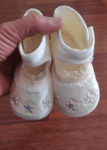 Nakışlı Fırfırlı Beyaz Bebek İlk Adım Ayakkabısı - Görsel 7