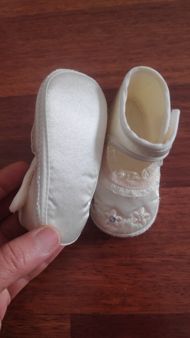 Nakışlı Fırfırlı Beyaz Bebek İlk Adım Ayakkabısı - Görsel 3