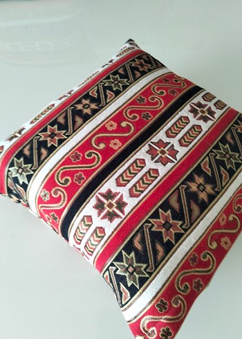 Renkli Desenli Kırmızı Dekoratif Yastık - Görsel 2