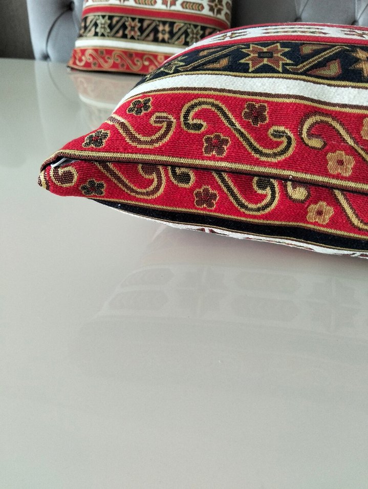 Renkli Desenli Kırmızı Dekoratif Yastık - Görsel 4