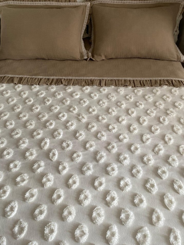 Beyaz Ponpon Desenli Yatak Örtüsü seti - Görsel 3