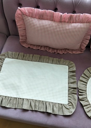 BONCUK ELYAF DOLGULU...Pembe Kareli Fırfırlı Yuvarlak Yastık - Görsel 5