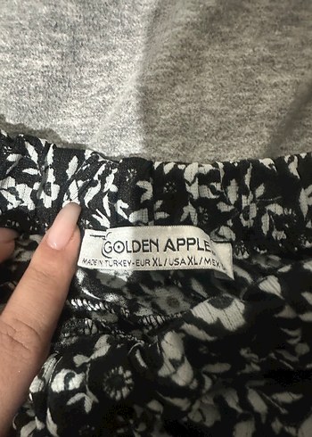 Zara Siyah çiçek desenli şort etek