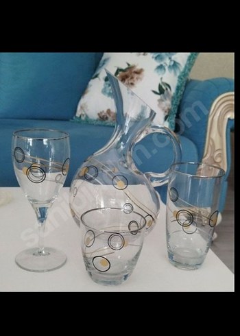 Beyaz ve Gri Desenli Cam Sürahi ve Bardak Seti