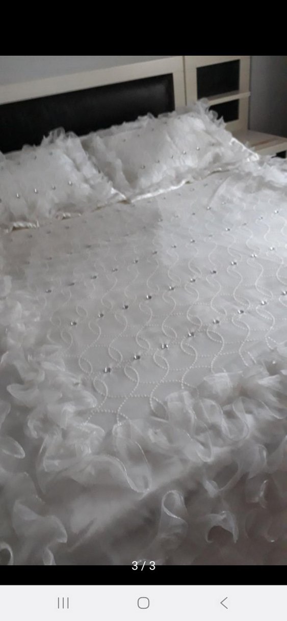 İşlemeli Beyaz Parlak Yatak Örtüsü - Görsel 3