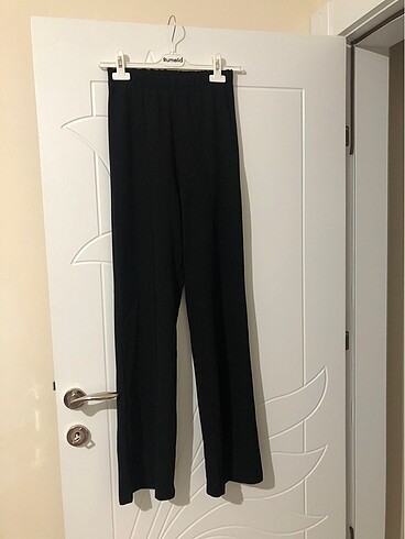 Yırtmaç detaylı pantolon