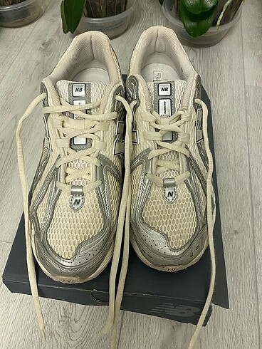 New Balance Orijinal marka spor ayakkabı?