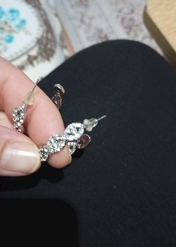 Accessorize Mini Gri İşlemeli Payetli Küpe
