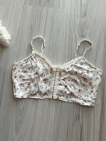 Bershka Çiçekli Askılı Üst