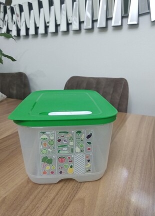 Tupperware 