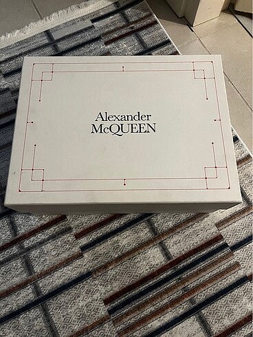 Alexander McQUEEN kutu