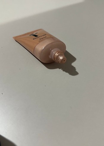  Beden Flormar Sıvı Aydınlatıcı - Açık Bej