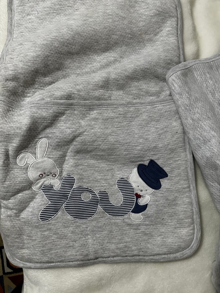 Gri İşlemeli Çocuk Battaniyesi ve Yastığı minder - Görsel 2