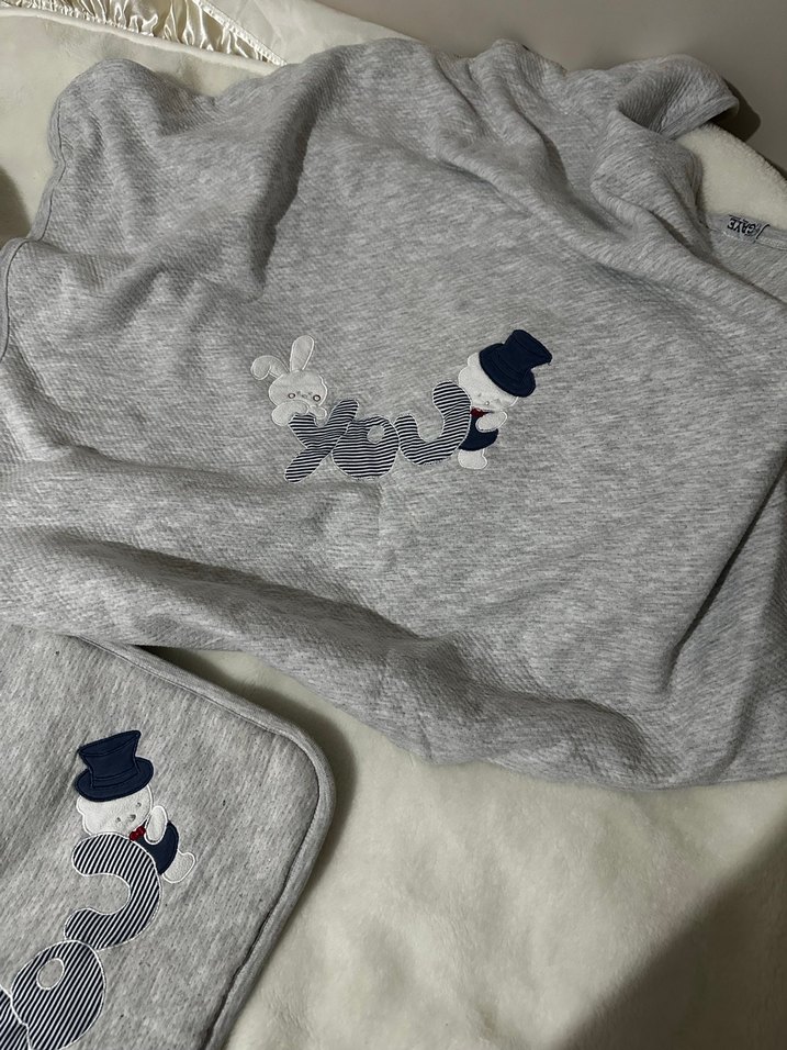 Gri İşlemeli Çocuk Battaniyesi ve Yastığı minder - Görsel 4