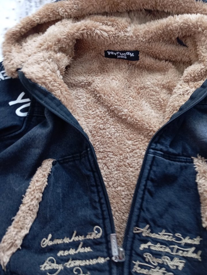 Kürk Detaylı Kapüşonlu Erkek Çocuk Kot Ceket - Görsel 3