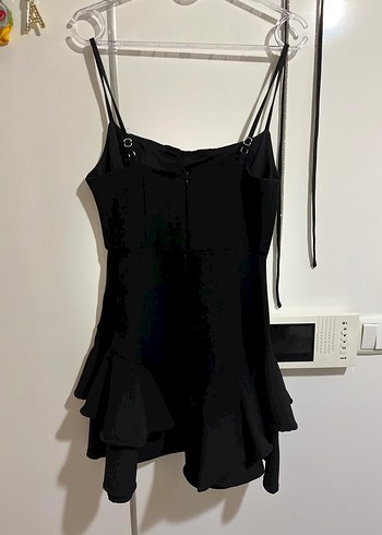 Bershka Siyah Mini Fırfırlı Askılı Elbise bir kez giyildi yenidir
