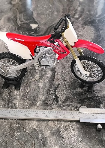 Kırmızı Honda CRF 450R